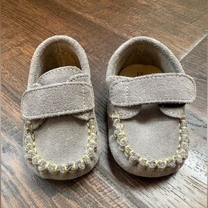 Gray Leather León Slipon and Strap Moccasin Style Loafer